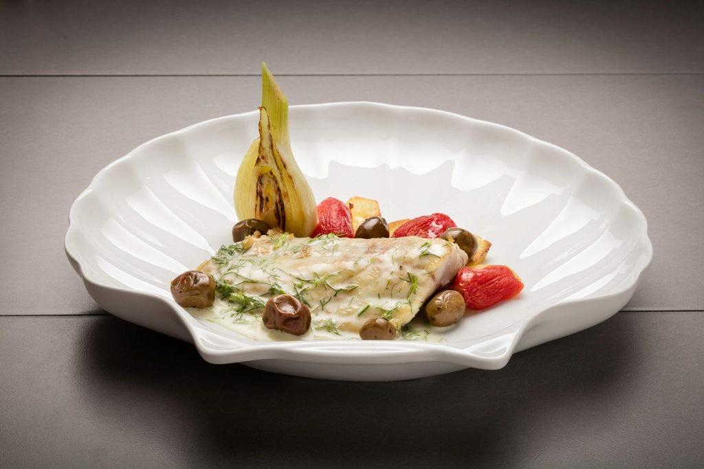 Branzino al forno con Vermentino, olive e finocchietto selvatico