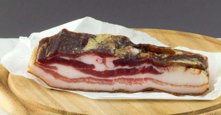 Pancetta tesa fatta in casa: una ricetta facile e ricca di gusto